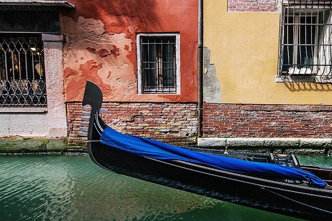 Deep into Venice: Morning Walking Tour & Gondola Ride - Meeting Points and Logistics