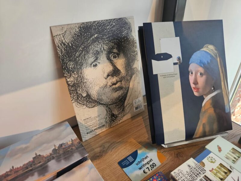 Delft and Volendam: Cheese, Clogs & Windmills (Small Group) - Visiting a Pottery Factory with a Demonstration