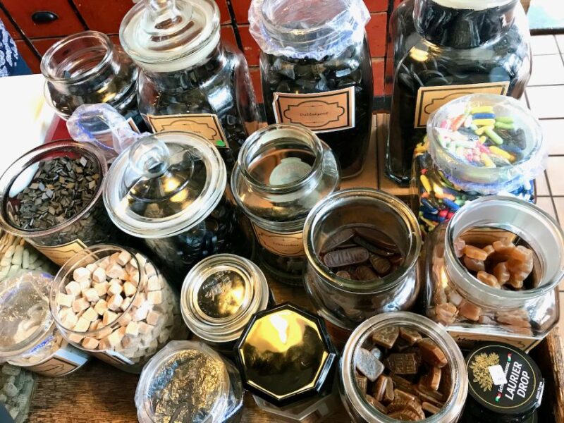 Delft: City Tour with Dutch Food and Drink - End the Day with a Cozy Local Drink