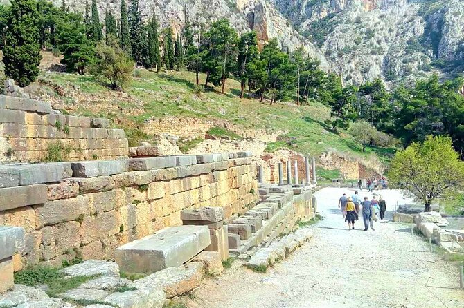 Delphi Arachova & Monast. Hosios Loukas from Athens Private Tour - Arachova: The Mountain Village Stopover