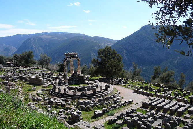 Delphi Full Day Private Tour from Athens - Visiting the Delphi Archaeological Museum