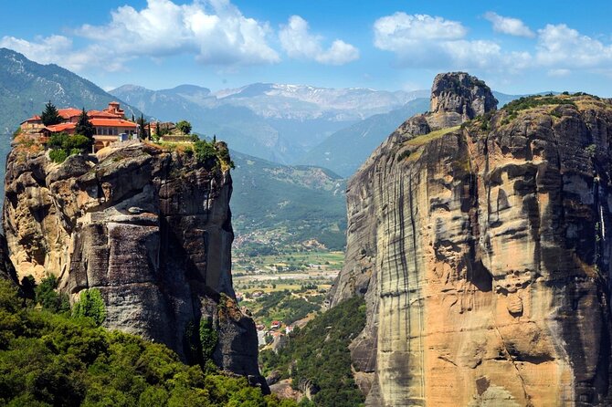 Delphi, Meteora and Thermopylae 2-Day Private Tour from Athens - Visiting the Monasteries of Meteora: Cultural and Natural Marvels