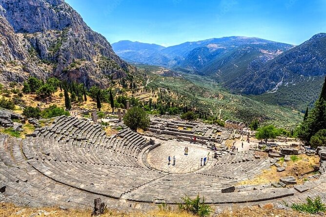 Delphi: Self-guided Audiovisual Tour with 3D Representations - The Sacred Way and Monumental Temples