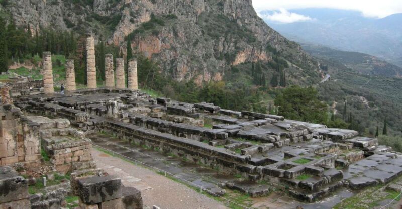 Delphi: Spanish guided one day tour - Key Points