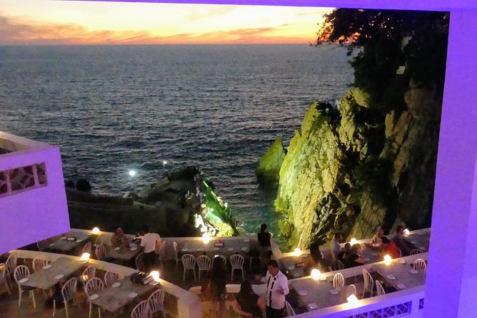 DeLuxe Cliff Divers+Sunset Exhibition byNight w/Different Options - Comfortable Transportation by Air-Conditioned Minivan