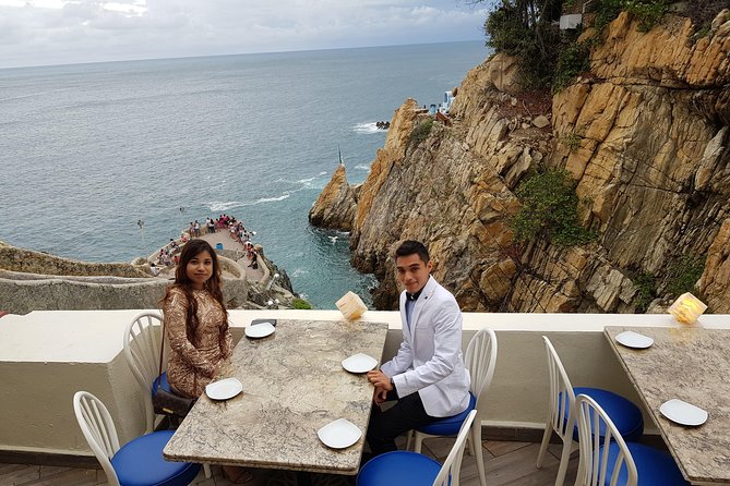 DeLuxe Cliff Divers+Sunset Exhibition byNight w/Different Options - Personal Guides Role in Enhancing the Experience