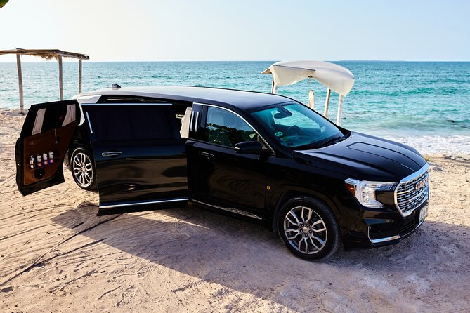 Deluxe GMC Limousine from Cancun Airport to Puerto Morelos - Experience Ultimate Comfort with the Deluxe GMC Limousine from Cancun Airport to Puerto Morelos