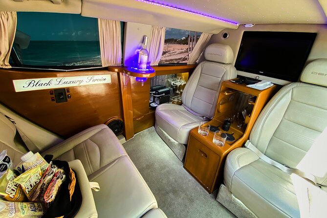 Deluxe GMC Limousine from Cancun Airport to Puerto Morelos - Meeting at Cancun Airport: Clear Instructions and Assistance