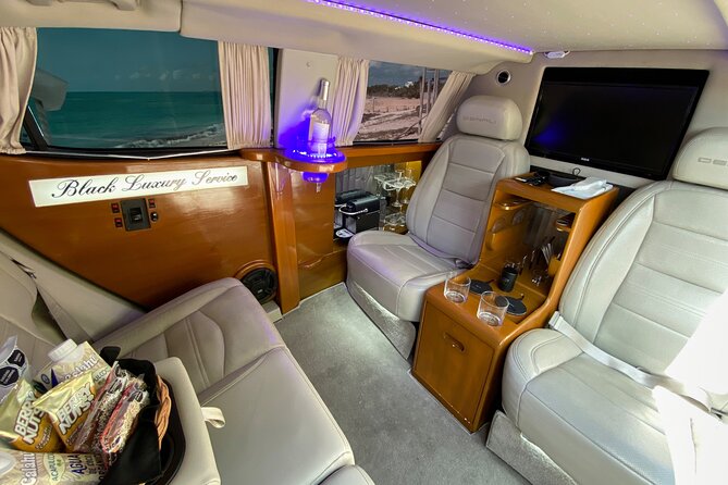 Deluxe GMC Limousine from CUN Airport to Playa Mujeres - Service Quality and Customer Satisfaction