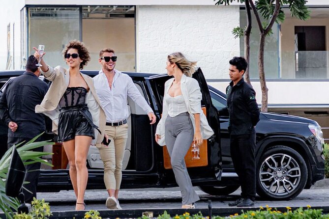 Deluxe Limousine GMC from Cancun Airport - Experience the Ultimate Luxury Transfer with the GMC Denali Limousine