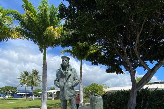 Deluxe Pearl Harbor, Arizona Memorial, and Visitor Center Tour - On-site Guide and Insider Commentary