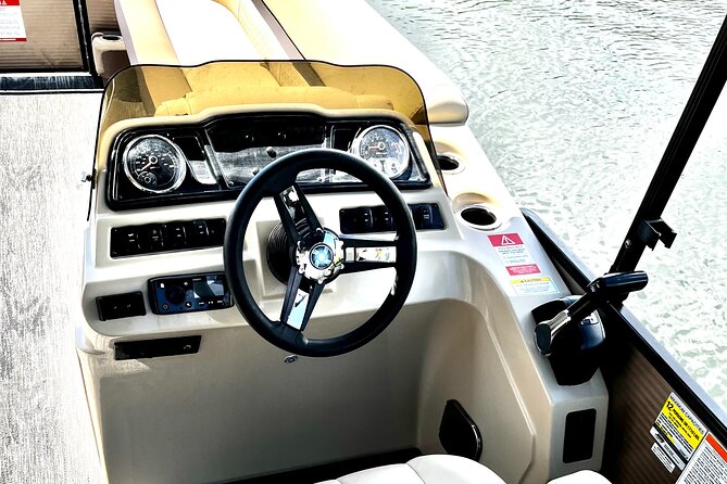 Deluxe Pontoon Boat Rental In Key West - The Features of the Brand New Deluxe Pontoon Boat