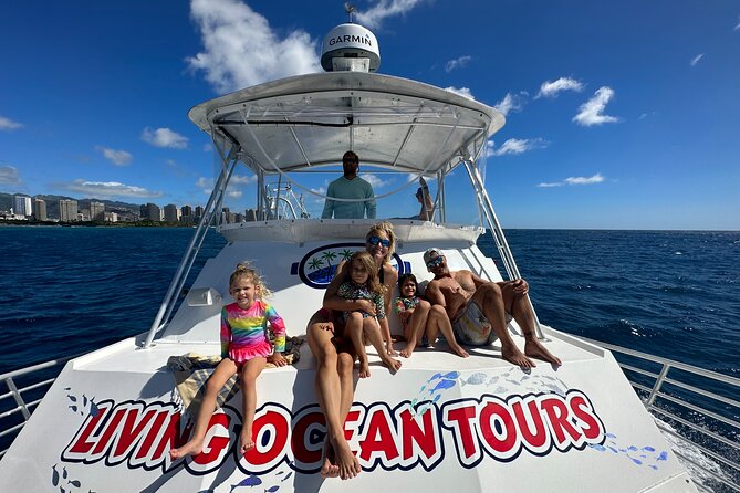 Deluxe Snorkel and Wildlife Cruise in Waikiki - Food, Drinks, and Onboard Amenities