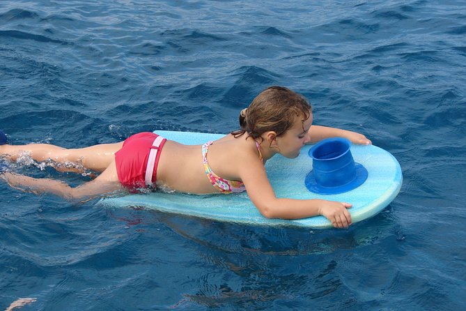 Deluxe Snorkel & Dolphin Watch Aboard a Luxury Catamaran from Kailua-Kona - Onboard Dining: Breakfast, Lunch, and Refreshments