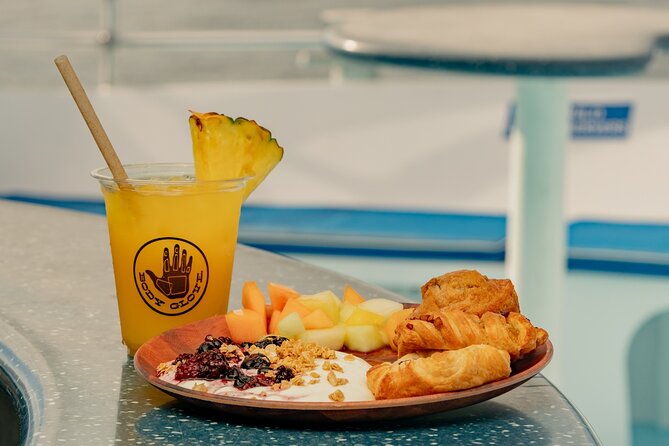 Deluxe Snorkel & Dolphin Watch Aboard a Luxury Catamaran from Kailua-Kona - Customer Experience and Crew Service