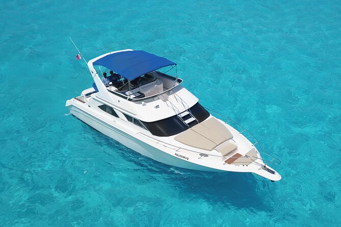 Deluxe Yacht 48FT with FlyBrige Rental in Cancun - The crew and customer service experience