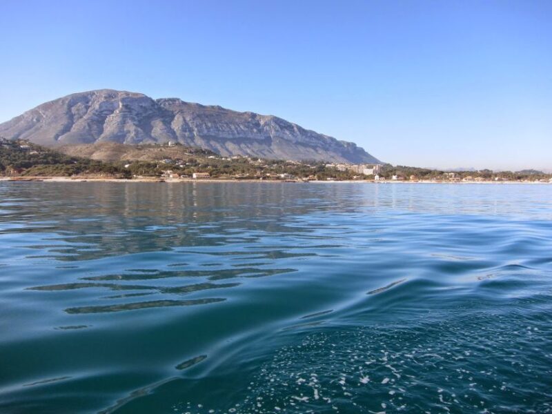 Denia: Cova tallada Catamaran Trip w/ Mussel Tasting & Wine - Mussel Tasting and White Wine on the Water