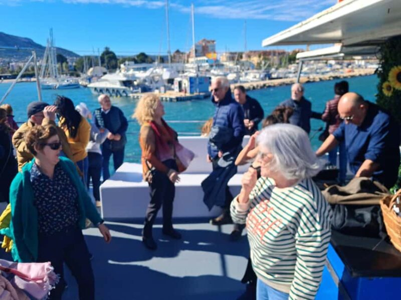 Denia: Cova tallada Catamaran Trip w/ Mussel Tasting & Wine - Practical Details: Meeting Point and Booking Flexibility