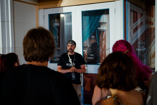 Denver Ghosts: Haunts, Spirits, and Poltergeists Walking Tour - The Pacing and Crowd Experience