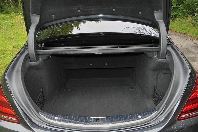 Departure by Luxury Vehicule from Seville to Seville Airport SVQ - Cost and Value for a Stress-Free Journey