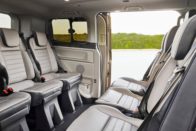 Departure from Central London to Heathrow Airport by Luxury Van - Tailored Timing and Flexibility for Your Flight Schedule