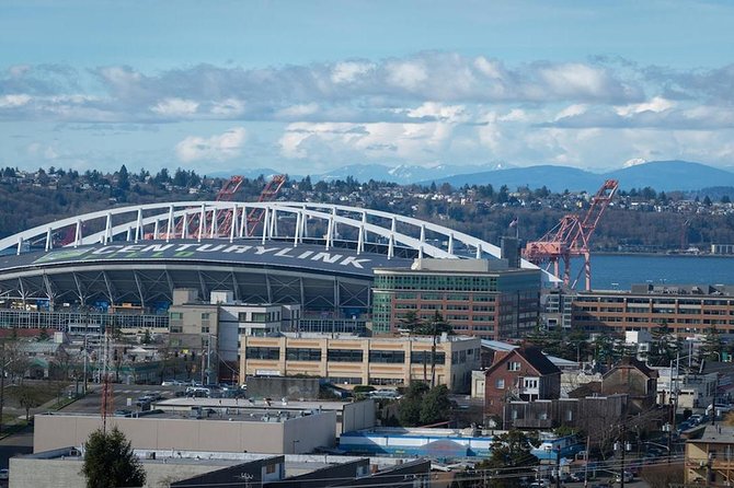 Departure Private Transfer: Seattle to Seattle Airport SEA in Business Car - All-Inclusive Fare Covering Taxes, Parking, and Fees