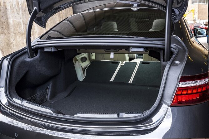 Departure Private Transfer Vienna to Vienna Airport VIE by Sedan - The Sum Up: A Reliable Choice for Vienna Airport Transfers