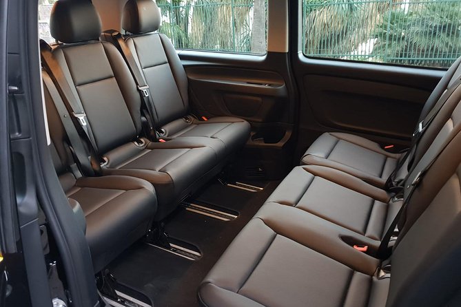 Departure Private Transfers. Barcelona City to Barcelona Airport - How the Meeting and Pickup Process Works