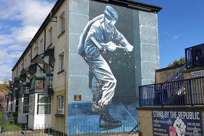 Derrie Danders: A Self-Guided Audio Tour of the Walled Citys West - Visiting the Tower Museum and Its Significance