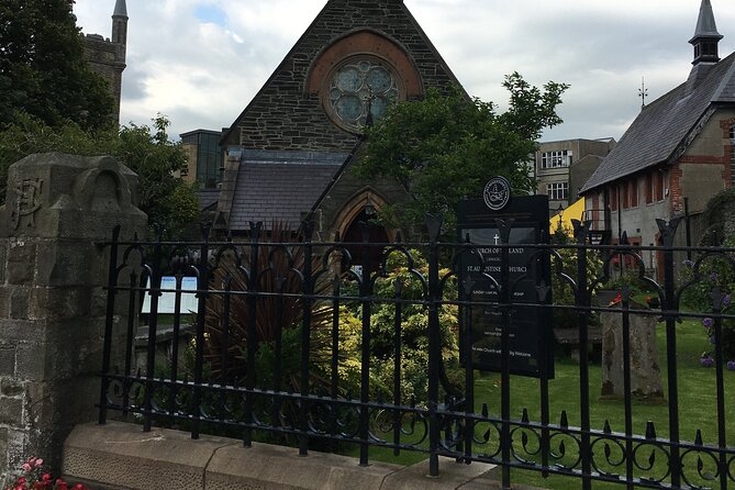 Derrie Danders: Highlights of the Walled City a Self-Guided Audio Tour - The Artistic and Cultural Vibe of Derry