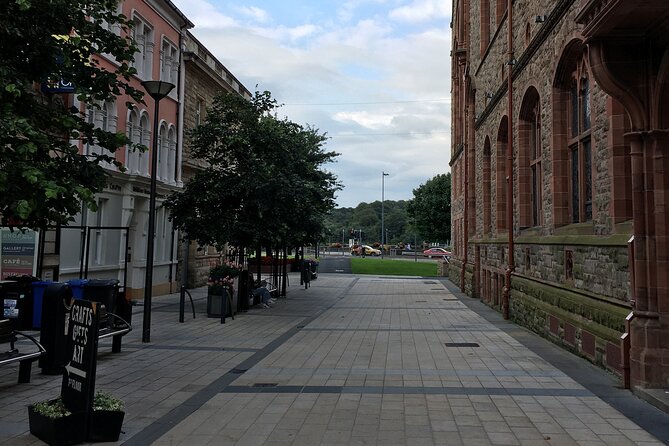 Derrie Danders: Highlights of the Walled City a Self-Guided Audio Tour - Accessibility and Considerations