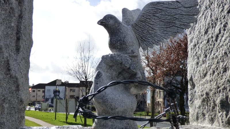 Derry: Bloody Sunday and Bogside Murals Walking Tour - Practical Details: Meeting Point, Group Size, and Weather Tips