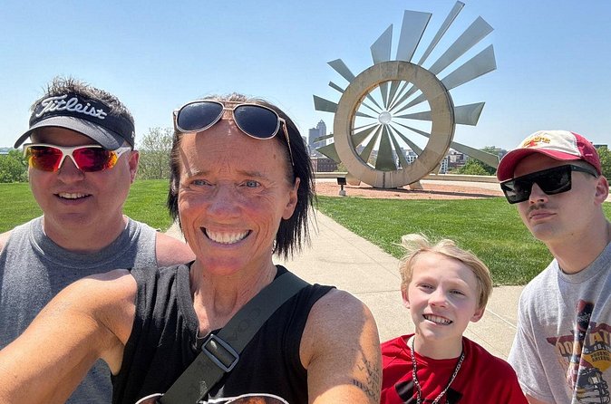 Des Moines Scavenger Hunt Interactive Walking Tour - Architectural Highlights and Public Art