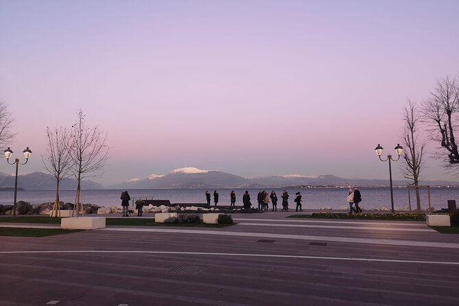 Desenzano Sunset Walking and Boat Tour with a Drink On Board - Art and Architecture at the Duomo di Santa Maria Maddalena