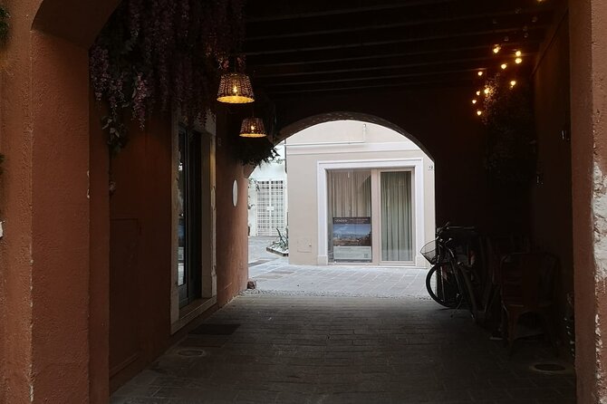 Desenzano Sunset Walking and Boat Tour with a Drink On Board - Honoring Local Aviation at the Monumento agli Aviatori
