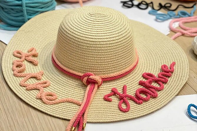 Design and Craft a Raffia Bag in Barcelona - The Historic Gothic Quarter as a Setting for Crafting