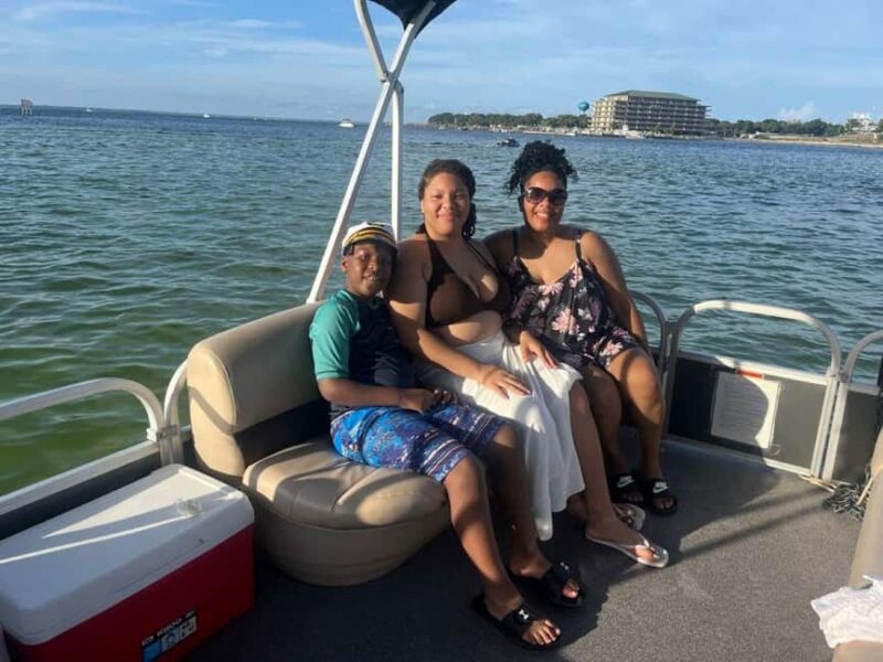 Destin: Crab Island Boat Adventure With Cruise Destin Bay - The Role of the Captain and Safety Measures