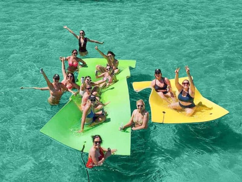 Destin: Crab Island Tiki Boat Cruise with Captain - Enjoy a Fun-Filled Tiki Boat Cruise to Crab Island in Destin