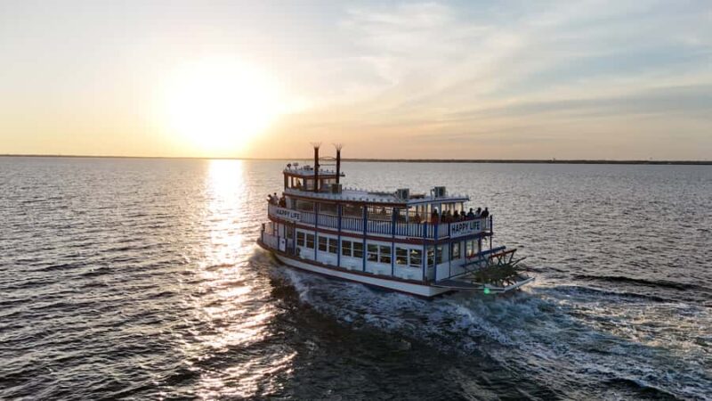 Destin: Murder Mystery Dinner Cruise - Tasting a Delicious Chef-Prepared Meal on Deck