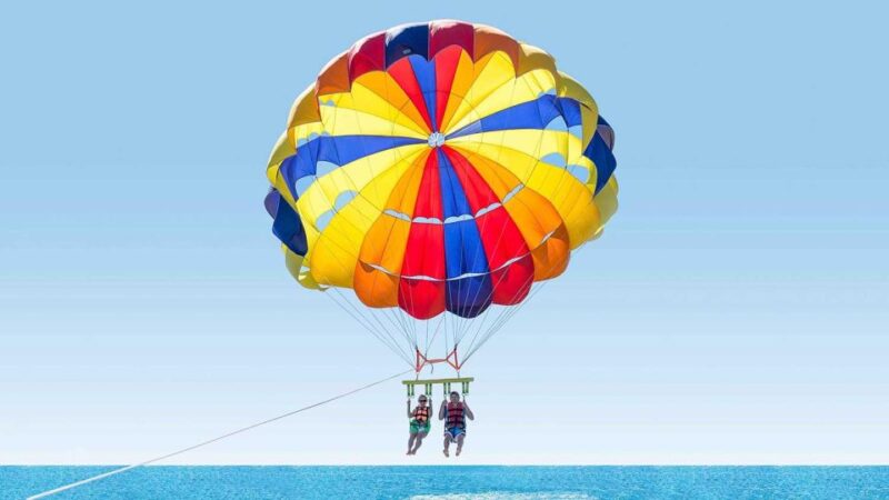 Destin: Parasailing Flight Above the Gulf of Mexico - The Guides and Overall Atmosphere