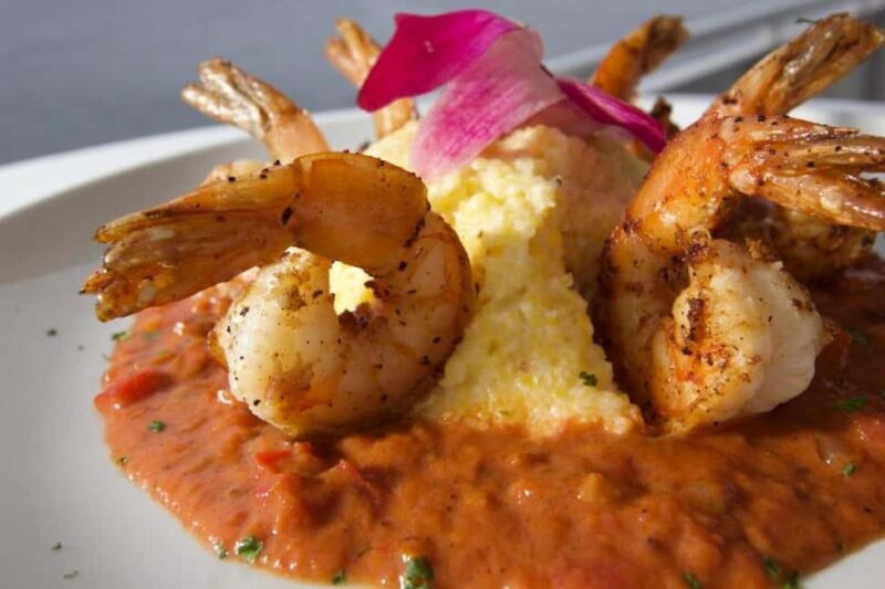 Destin: Sunset Dinner Cruise with Live Music - The Luxurious Setting of the SOLARIS Yacht in Destin