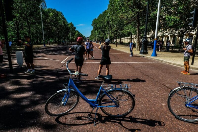 Destination London: E-Bike Tour - Wind through Kensington Gardens and Hyde Park
