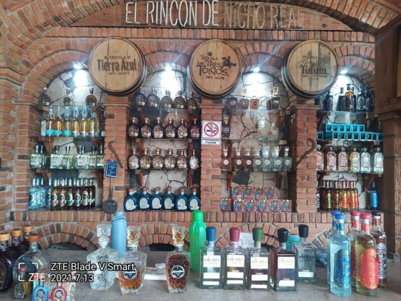 Destino Tequila: Experiencia Premier Privada - El Güero Cantina: Ending the Day with Local Drinks and Live Music