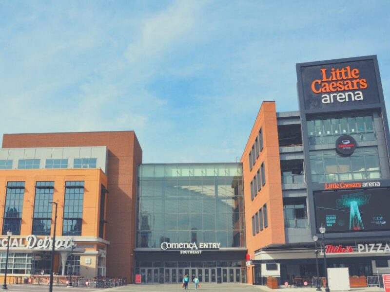 Detroit: Detroit Pistons Basketball Game Ticket - Concessions and Food Options Inside the Arena