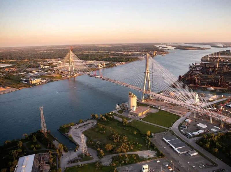 Detroit: Helicopter Rides Over City Landmarks - Explore Detroit from a New Perspective with Helicopter Rides