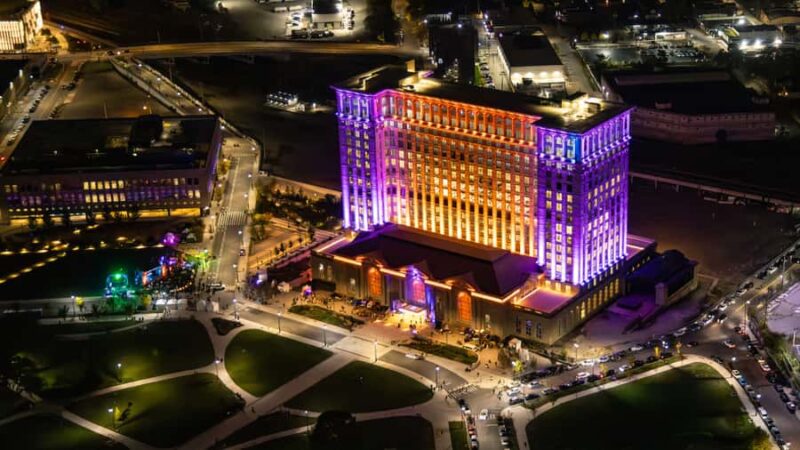 Detroit: Helicopter Rides Over City Landmarks - Suitable for Adventure and Landmark Enthusiasts