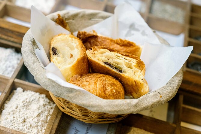 Devour Bordeaux: Ultimate Food & Wine Tasting Tour - Indulging in Artisanal Chocolates at Maison Darricau