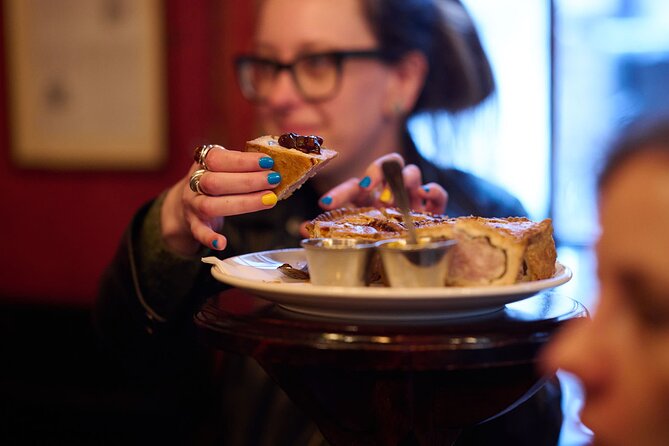 Devour London Historical Pub Tour:Traditional British Food & Ales - Food and Drink: Traditional British Pub Fare