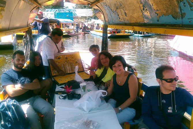 Dia completo PRIVADO, Frida Kahlo, Coyoacán, Xochimilco y Murales de la UNAM. - Walking Tour of Coyoacán’s Colonial Charm