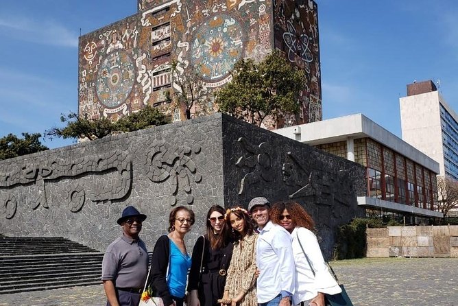 Dia completo PRIVADO, Frida Kahlo, Coyoacán, Xochimilco y Murales de la UNAM. - Visiting the Frida Kahlo Museum (Casa Azul)